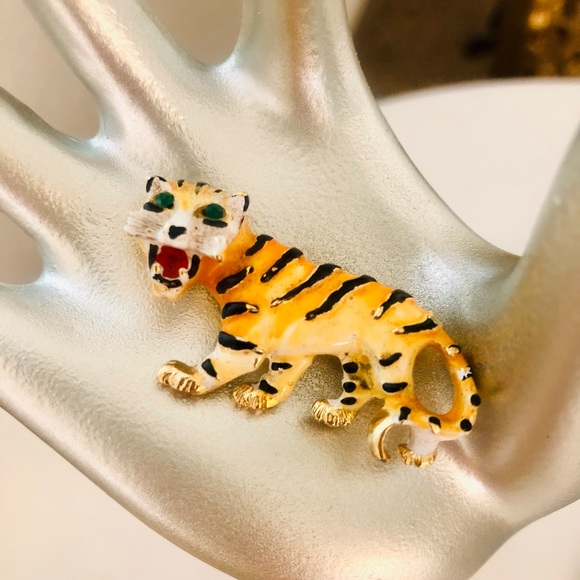 Rare Vintage Signed Weiss Tiger Tiny Enamel Brooch tiger 🐅 - Picture 3 of 8